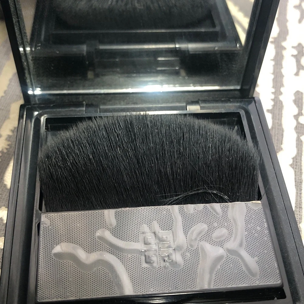 Givenchy prisme libre pressed powder just swatched like new with box